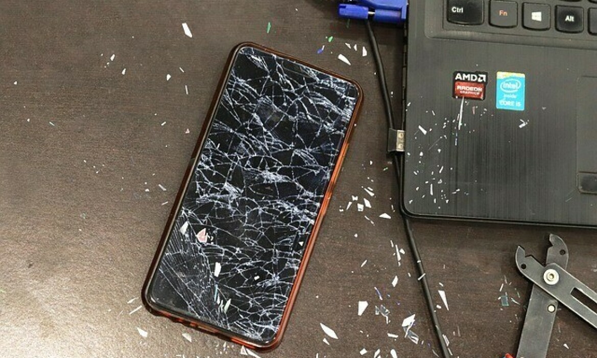 r7e40miu5r_____cracked-screen-phone-gf72c6bf26_640 r7e40miu5r_____cracked-screen-phone-gf72c6bf26_640